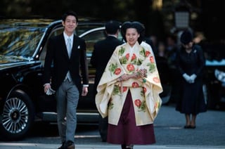 Princesa de Japón abandona la realeza al casarse con un plebeyo