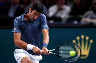 Novak Djokovic pasó algunos apuros en el primer set, pero venció 7-5, 6-1 a Joao Sousa.