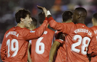 Los jugadores merengues festejan el gol de Odriozola (19) en el partido de Copa del Rey ante Melilla.