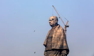 Monumental. Se reveló la Estatua de la Unidad en India, que mide 182 metros y la hacen ahora la más alta del mundo. (EFE)