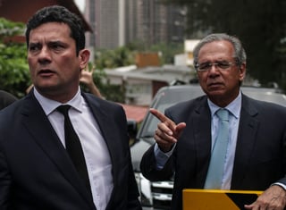 Corrupción. El juez Sergio Moro (izq.) condenó a el expresidente Lula da Silva por el delito de corrupción. (EFE)