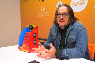 Kato Gutiérrez durante la presentación de su tercer libro.
