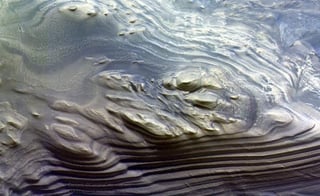 La fotografía permitirá a los científicos analizar cómo se depositaron los minerales presentes en Juventae Chasma en el pasado. (ESPECIAL)
