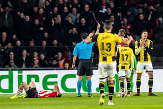 PSV careció de la claridad que en otros choques había demostrado, a pesar de que el rival se quedó con 10 jugadores a temprana hora, al minuto 14, por la expulsión de Danilho Doekhi por una dura falta sobre “Chucky” Lozano. (EFE)