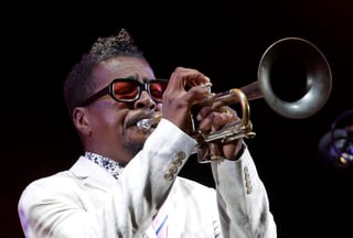 El trompetista, que tocó junto a grandes músicos como Herbie Hancock, Erykah Badu, D'Angelo y John Mayer y que tuvo como mentor a Wynton Marsalis, se caracterizó por su estilo de fusionar el clásico bebop con influencias del hip-hop, rhythm and blues. (AP)