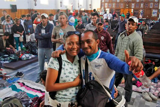 Se suman. La segunda caravana ya se encuentra en Puebla y varios ya tomaron camino a la Ciudad de México. (EL UNIVERSAL)