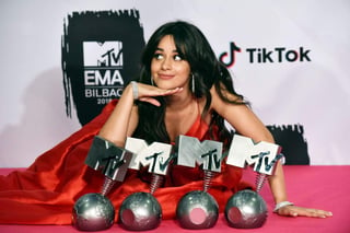La cantante Camila Cabello triunfa en los MTV EMAs; se llevó cuatro premios de seis a los que estaba nominada. (ARCHIVO)