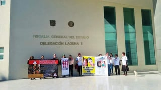 Sus familiares se manifestaron en las instalaciones de la Fiscalía de Justicia Delegación Laguna I, para demandar resultados en las investigaciones. (EL SIGLO DE TORREÓN)