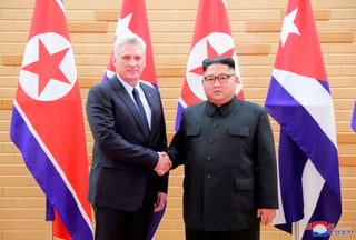Reunión. El presidente cubano, Miguel Díaz-Canel y el líder norcoreano, Kim Jong-un mantuvieron una reunión ayer. (AP)