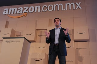 División. Amazon dividirá la fuerza laboral con 25 mil empleados en cada ciudad. (ARCHIVO)
