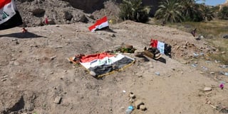 Las fosas verificadas por investigadores de las Naciones Unidas están dispersas y contienen los restos de mujeres, niños, ancianos y discapacitados, así como de miembros de las fuerzas armadas de Irak. (EFE)