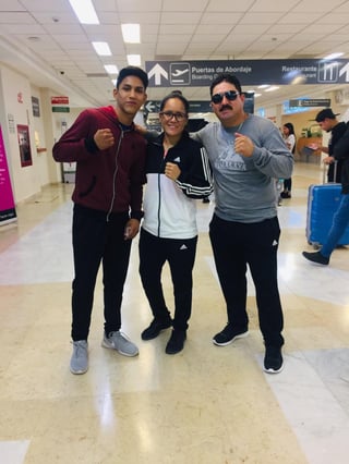La campeona mundial viajó en compañía de su esquina, donde se unió anoche el afamado 'Cóndor' Sánchez desde Jiquipilco, Edo. de México.