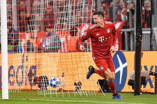 Robert Lewandowski celebra el 2-0 durante un partido del grupo E de la Liga de Campeones contra el AEK Atenas, en Munich.