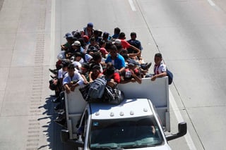 Camino. Algunos integrantes de la Caravana Migrante salieron de la CDMX e iniciar su trayecto rumbo a Querétaro.