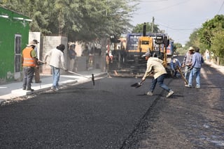 Obras. Se realizan labores de pavimentación en el poblado Las Huertas en el municipio de Gómez Palacio. (EL SIGLO DE TORREÓN)
