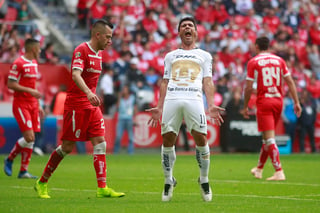 Matías Alustiza se lamenta tras un fallo contra Toluca en la jornada 16 del Apertura 2018. (Jam Media)