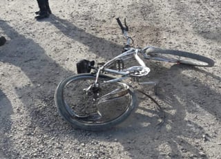 Accidente. Ciclista termina en la Clínica número 46 del IMSS, tras ser arrollado por un auto.