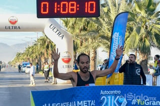 Con una gran preparación de varias semanas, el lagunero Daniel Ortiz, fue el ganador absoluto y mejor lagunero del Medio Maratón Autocentro-Autopop. (Jorge Martínez)