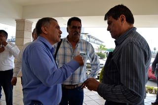 Petición. El nuevo rector de la Narro, Mario Ernesto Vázquez, (izq.) visitó Torreón para gestionar presupuesto 2019. (EDITH GONZÁLEZ)