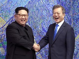 Promesa. Kim reafirmó formalmente el compromiso de cerrar permanentemente una instalación de prueba de motores a Moon. (AP)