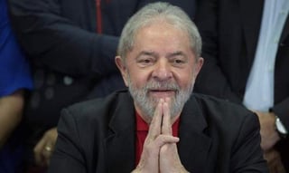 Lula, que este miércoles abandonó por primera vez la celda en la que está recluido desde el 7 de abril para cumplir una condena de doce años de prisión, acudió al Foro de Justicia de Curitiba para un interrogatorio. (ARCHIVO)