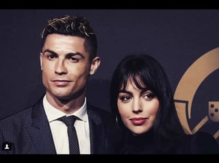 El futbolista portugués Cristiano Ronaldo le ha pedido matrimonio a su novia, la española Georgina Rodríguez, (ESPECIAL)