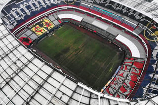 Así luce la cancha del Estadio Azteca, razón por la que la NFL canceló el partido pactado para el lunes 19 entre Rams y Chiefs. (Jam Media)