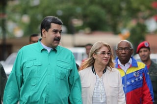 'Estamos construyendo la vivienda venezolana en 'petro' para que le arda, para que le duela al imperio (estadounidense)', dijo Maduro en un acto con simpatizantes transmitido en cadena obligatoria de radio y televisión. (EFE)