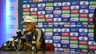 Ricardo Ferretti, técnico interino de la Selección Mexicana, durante la rueda de prensa ayer en tierras argentinas. (Especial)