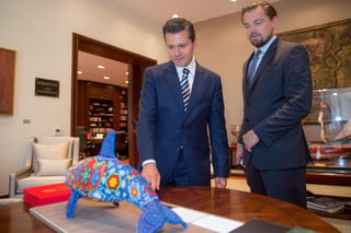 En 2017, Leonardo DiCaprio, junto con el presidente Enrique Peña Nieto y Carlos Slim, firmaron un Memorando de Entendimiento para formar un grupo de trabajo de líderes gubernamentales y comunitarios sin fines de lucro para desarrollar un plan a largo plazo para la protección de la vaquita marina. (ARCHIVO)