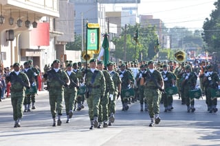 El desfile se cambió de fecha para realizarse este domingo 18 de noviembre. (FERNANDO COMPEÁN) 