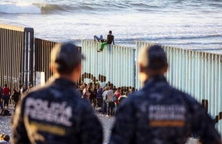 Donald Trump se volvió a lanzar en contra de la caravana migrante. (ARCHIVO) 