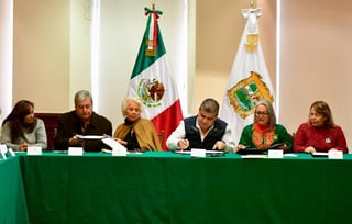 Presentes. En la reunión estuvieron presentes el gobernador de Coahuila, la senadora Olga Sánchez Cordero, el Grupo Autónomo de Trabajo y representantes de cinco colectivos. (CORTESÍA)