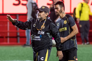 Diego Armando Maradona llegó al futbol mexicano para cambiarle la cara a los Dorados de Sinaloa.