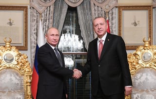 Logro. Putin y Erdogan han celebrado ayer en Estambul el fin de la obra principal del gasoducto TurkStream. (EFE)