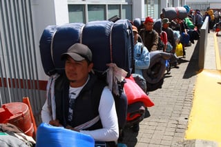 Trump ordenó prohibir al menos durante 90 días las opciones para solicitar asilo en la frontera sur a quienes accediesen al país de forma irregular. (ARCHIVO)