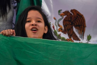 Algunos aficionados mexicanos se hicieron presentes en el primer partido entre Argentina y México, en Córdoba.
