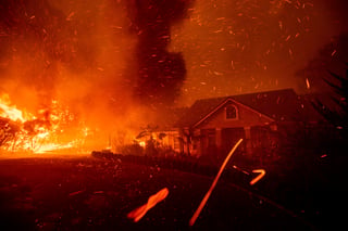 Recuento. Las llamas han arrasado más de 15,000 edificios (en su mayoría en Paradise) y 61,614 hectáreas. (AP)