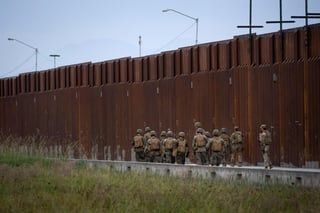Despliegue. Hasta ahora hay cerca de 5 mil 900 militares desplegados en la frontera con Estados Unidos. (EFE)