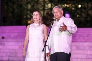 Beatriz Gutiérrez Müller, esposa del próximo presidente de México, Andrés Manuel López Obrador, ha encontrado a su manera ocupar el puesto de primera dama de México de una forma peculiar, aunque siguiendo en el fondo la tradición de la política mexicana. (ARCHIVO)