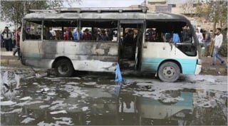 Atentado. La carga explosiva apuntó a un autobús que transportaba a escolares. (ESPECIAL)