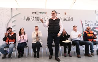 Proyecto.El gobernador Miguel Riquelme Solís inició un ambicioso programa de pavimentación.