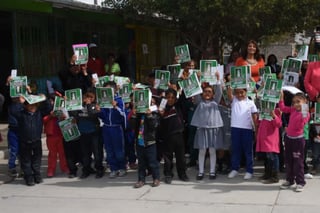 Acuden al jardín de niños Ángel del Campo en el ejido San Jacinto para arrancar programa de mejora integral. (EL SIGLO DE TORREÓN)