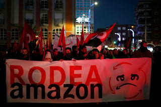 Huelga. En pleno 'Viernes Negro' los trabajadores de la tienda Amazon organizaron una huelga a la empresa multinacional.