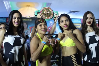 Tanto Lupita Martínez como Yulihan Luna, aprobaron la ceremonia de pesaje en Quintana Roo. (CANCÚN BOXING)