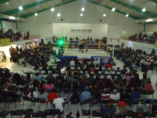 Hubo una gran asistencia de aficionados en el Gimnasio Auditorio de la Unidad Deportiva Francisco Sarabia. (EL SIGLO DE TORREÓN)