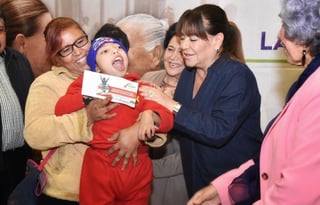Apoyo. Personas con discapacidad recibieron respaldo de la administración municipal, encabezada por Leticia Herrera Ale.