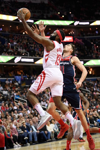 James Harden anotó 54 puntos, pero no fue suficiente y los Rockets de Houston perdieron 135-131 ante Wizards de Washington.