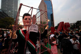 A 50 meses. La manifestación, en la Ciudad de México, fue encabezada por los padres de los 43 normalistas. (EL UNIVERSAL)