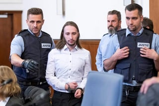 La corte estatal de Dortmund declaró a Sergej W. culpable de 28 cargos de asesinato y detonar explosivos, reportó la agencia noticiosa dpa.